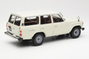 Toyota Land Cruiser J60 Vit Kyosho 1:18 08956W Metall — bild 3 av 8