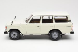 Toyota Land Cruiser J60 Vit Kyosho 1:18 08956W Metall — bild 4 av 8