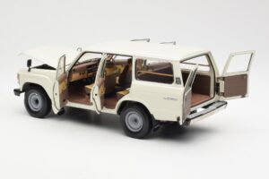 Toyota Land Cruiser J60 Vit Kyosho 1:18 08956W Metall — bild 5 av 8