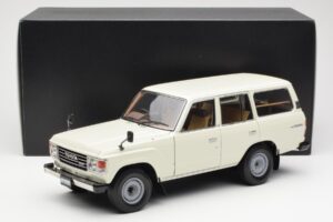 Toyota Land Cruiser J60 Vit Kyosho 1:18 08956W Metall — bild 8 av 8