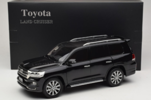 Toyota Land Cruiser LC200 Svart Kengfai 1:18 KF024-13 Metall — bild 8 av 8