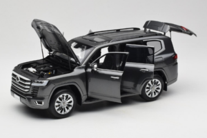 Toyota Land Cruiser LC300 ZX Grå LCD 1:18 LCD18013-ZX-GR Metall — bild 2 av 8