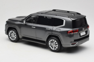 Toyota Land Cruiser LC300 ZX Grå LCD 1:18 LCD18013-ZX-GR Metall — bild 7 av 8