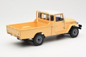 Toyota Land Cruiser Pickup Beige Kyosho 1:18 08958BE Metall — bild 3 av 8