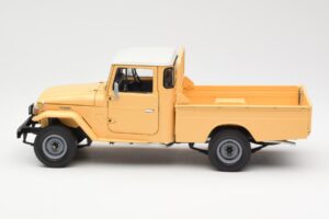 Toyota Land Cruiser Pickup Beige Kyosho 1:18 08958BE Metall — bild 4 av 8