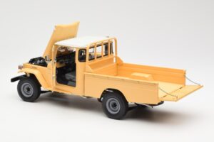 Toyota Land Cruiser Pickup Beige Kyosho 1:18 08958BE Metall — bild 5 av 8
