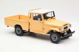 Toyota Land Cruiser Pickup Beige Kyosho 1:18 08958BE Metall — bild 6 av 8
