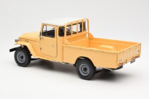 Toyota Land Cruiser Pickup Beige Kyosho 1:18 08958BE Metall — bild 7 av 8