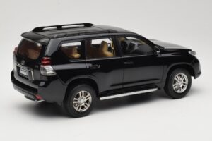 Toyota Land Cruiser Prado J150 Svart Paudi Model 1:18 623132-BK Metall — bild 3 av 8