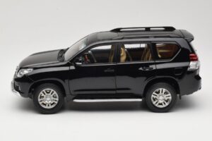 Toyota Land Cruiser Prado J150 Svart Paudi Model 1:18 623132-BK Metall — bild 4 av 8