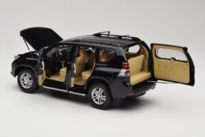 Toyota Land Cruiser Prado J150 Svart Paudi Model 1:18 623132-BK Metall — bild 5 av 8