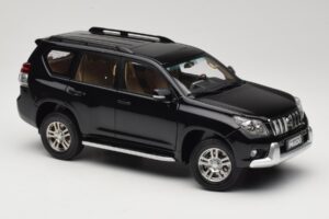 Toyota Land Cruiser Prado J150 Svart Paudi Model 1:18 623132-BK Metall — bild 6 av 8