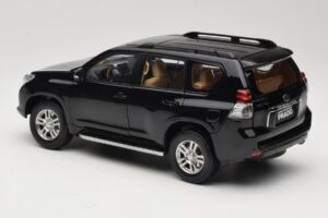 Toyota Land Cruiser Prado J150 Svart Paudi Model 1:18 623132-BK Metall — bild 7 av 8