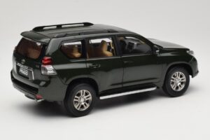Toyota Land Cruiser Prado J150 Grön Paudi Model 1:18 623132-GR Metall — bild 3 av 8