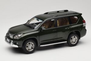 Toyota Land Cruiser Prado J150 Grön Paudi Model 1:18 623132-GR Metall
