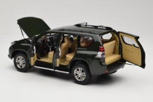 Toyota Land Cruiser Prado J150 Grön Paudi Model 1:18 623132-GR Metall — bild 5 av 8
