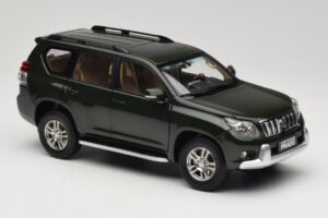 Toyota Land Cruiser Prado J150 Grön Paudi Model 1:18 623132-GR Metall — bild 6 av 8