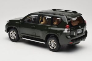 Toyota Land Cruiser Prado J150 Grön Paudi Model 1:18 623132-GR Metall — bild 7 av 8