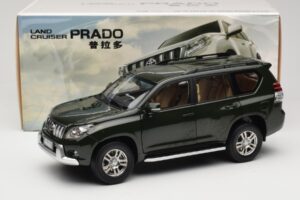 Toyota Land Cruiser Prado J150 Grön Paudi Model 1:18 623132-GR Metall — bild 8 av 8