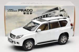 Toyota Land Cruiser Prado J150 Vit Paudi Model 1:18 623132-WH Metall — bild 8 av 8