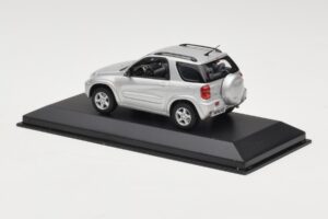 Toyota RAV4 XA20 Silver Ljust Interiör Minichamps 1:43 31434205 Metall — bild 3 av 4