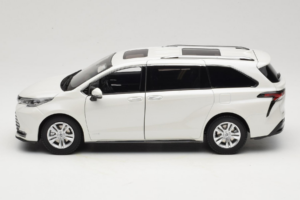 Toyota Sienna XL30 Vit OEM 1:18 TOYOTA013 Metall — bild 4 av 8