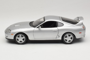 Toyota Supra A80 Silver Kyosho 1:18 8847 Metall — bild 4 av 8
