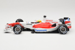 Toyota TF105 #17 R. Schumacher Panasonic Toyota Racing Showcar 2005 Minichamps 1:18 100050087 Metall — bild 3 av 7