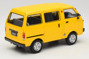 Toyota TJ110 Tianjin Huali Gul OEM 1:18 TOYOTA014 Metall — bild 3 av 8