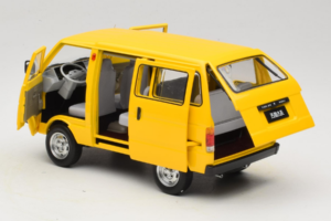 Toyota TJ110 Tianjin Huali Gul OEM 1:18 TOYOTA014 Metall — bild 5 av 8