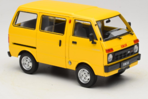 Toyota TJ110 Tianjin Huali Gul OEM 1:18 TOYOTA014 Metall — bild 6 av 8