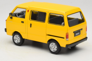 Toyota TJ110 Tianjin Huali Gul OEM 1:18 TOYOTA014 Metall — bild 7 av 8