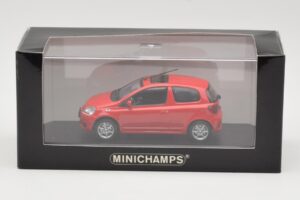 Toyota Yaris TS Röd Minichamps 1:43 430166062 Metall — bild 4 av 4
