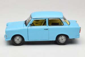 Trabant 601 Blå Sun Star 1:18 4290 Metall — bild 4 av 8
