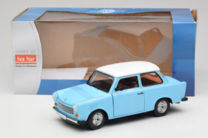 Trabant 601 Deluxe Blå Vit Sun Star 1:18 4286 Metall — bild 6 av 6