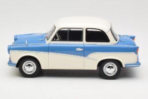 Trabant P50 Ljusblå Grädde BoS Models 1:18 BOS035 Resin — bild 3 av 6