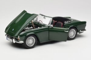 Triumph TR4 British Racing Green Revell 1:18 08827-T1 Metall — bild 2 av 8