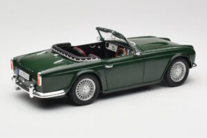 Triumph TR4 British Racing Green Revell 1:18 08827-T1 Metall — bild 3 av 8