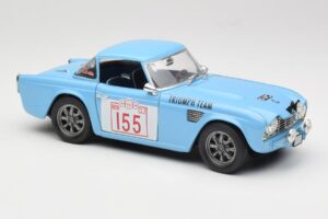 Triumph TR4 Rally Car Revell 1:18 8773 Metall — bild 6 av 8