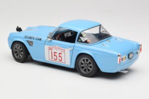Triumph TR4 Rally Car Revell 1:18 8773 Metall — bild 7 av 8