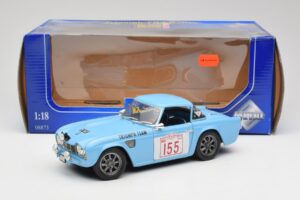 Triumph TR4 Rally Car Revell 1:18 8773 Metall — bild 8 av 8