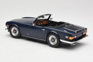 Triumph TR6 PI Mörkblå Minichamps 1:18 155132032 Metall — bild 5 av 6