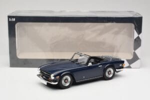 Triumph TR6 PI Mörkblå Minichamps 1:18 155132032 Metall — bild 6 av 6