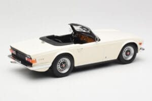 Triumph TR6 PI Vit Minichamps 1:18 155132035 Metall — bild 2 av 6