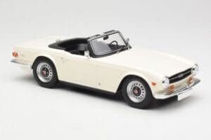 Triumph TR6 PI Vit Minichamps 1:18 155132035 Metall — bild 4 av 6