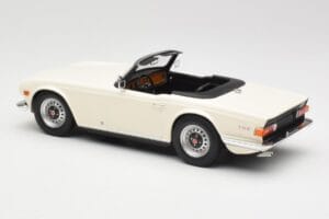 Triumph TR6 PI Vit Minichamps 1:18 155132035 Metall — bild 5 av 6