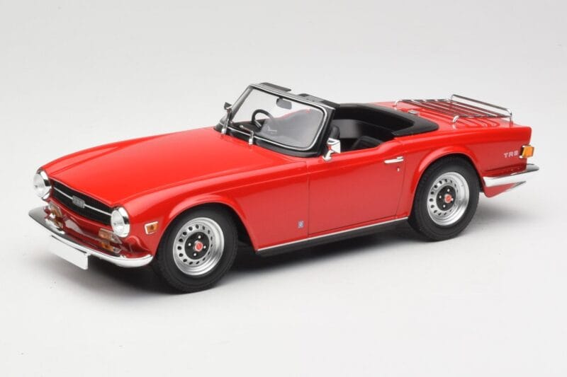 Triumph TR6 PI Röd Minichamps 1:18 155132031 Metall