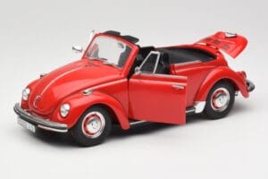Volkswagen 1302 LS Cabriolet Röd Revell 1:18 08470 Metall — bild 2 av 8