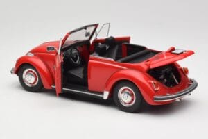Volkswagen 1302 LS Cabriolet Röd Revell 1:18 08470 Metall — bild 5 av 8