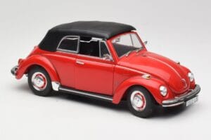 Volkswagen 1302 LS Cabriolet Röd Revell 1:18 08470 Metall — bild 6 av 8